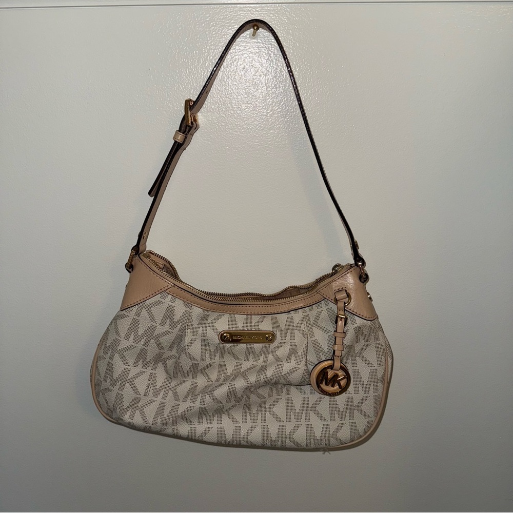 Michael Kors Graystone Vanilla
Satchel Purse Pocket Book